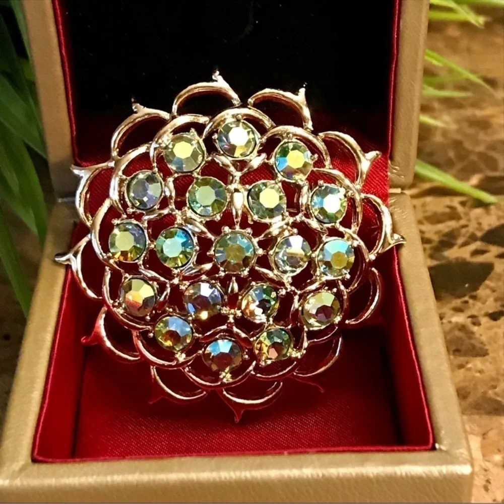 Sara Cov Coventry Rhinestone Brooch Pendant